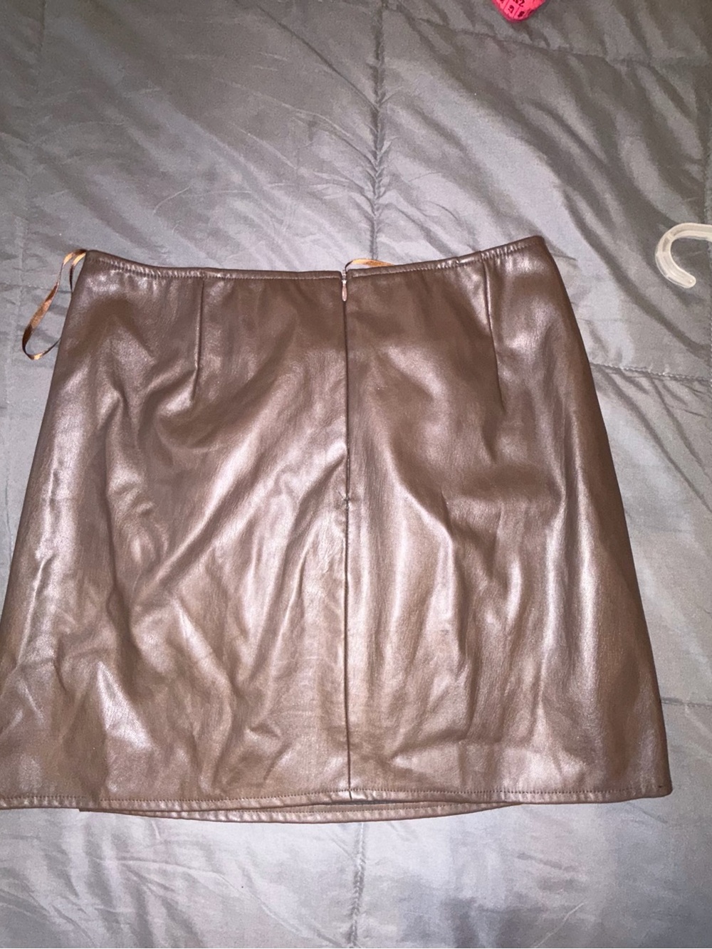 Motel Brown Faux Leather Mini Skirt Side Slit Size Large Y2K - Picture 4 of 8